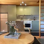 Kuonti-ruka, Kelohirsimoekki Jaerven Rannalla Holiday home *