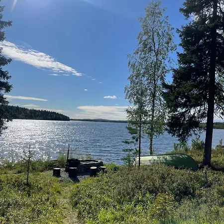 Kuonti-ruka, Kelohirsimoekki Jaerven Rannalla Semesterbostad Kuusamo
