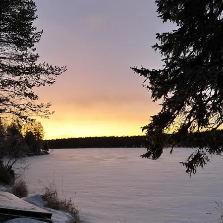 Kuonti-ruka, Kelohirsimoekki Jaerven Rannalla Kuusamo