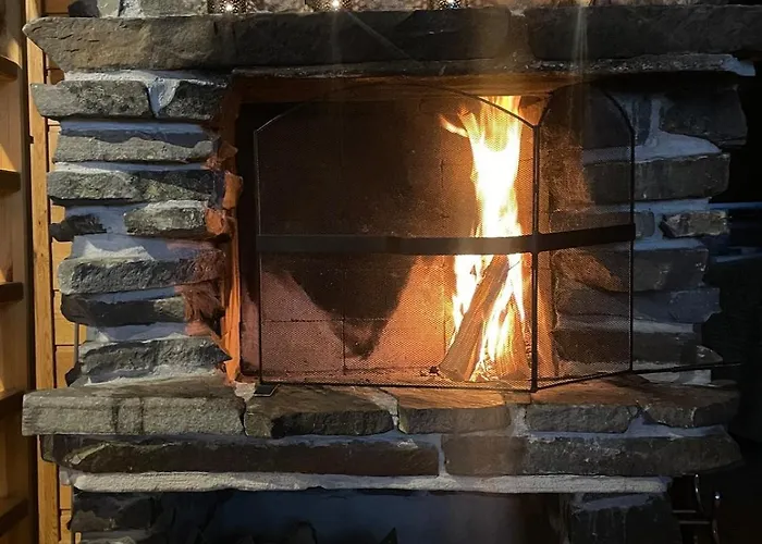 Kuonti-ruka, Kelohirsimoekki Jaerven Rannalla *